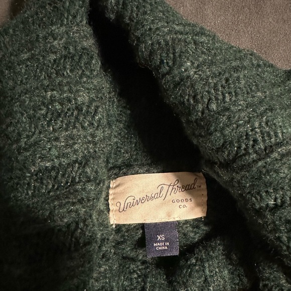 Universal thread turtle neck sweater - Picture 2 of 2